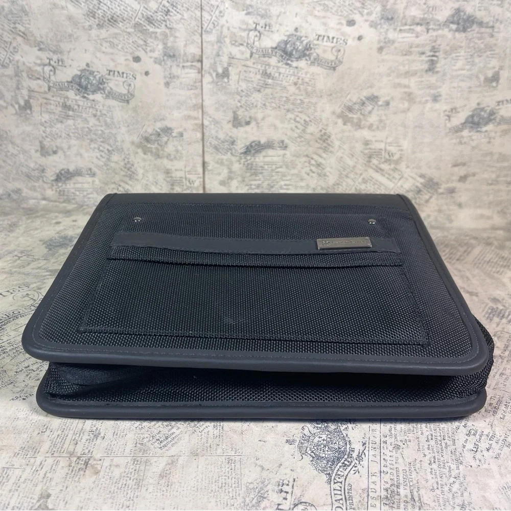 Franklin Covey - Friday Binder - Nylon Zipper with Handles (Classic, Black)
